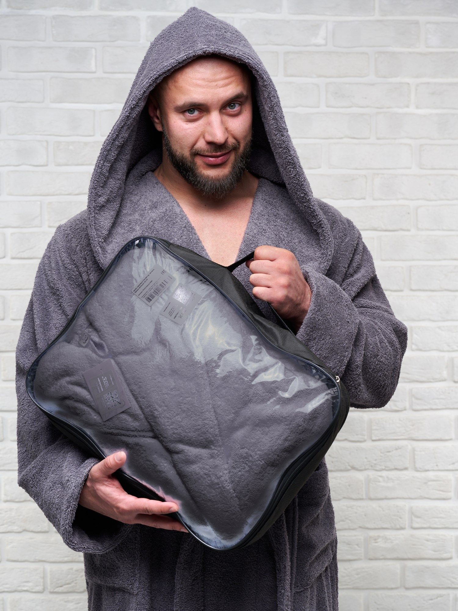 снимок Халат мужской махровый PandaHug с капюшоном, темно-серый от магазина BIO-TEXTILES ОПТ