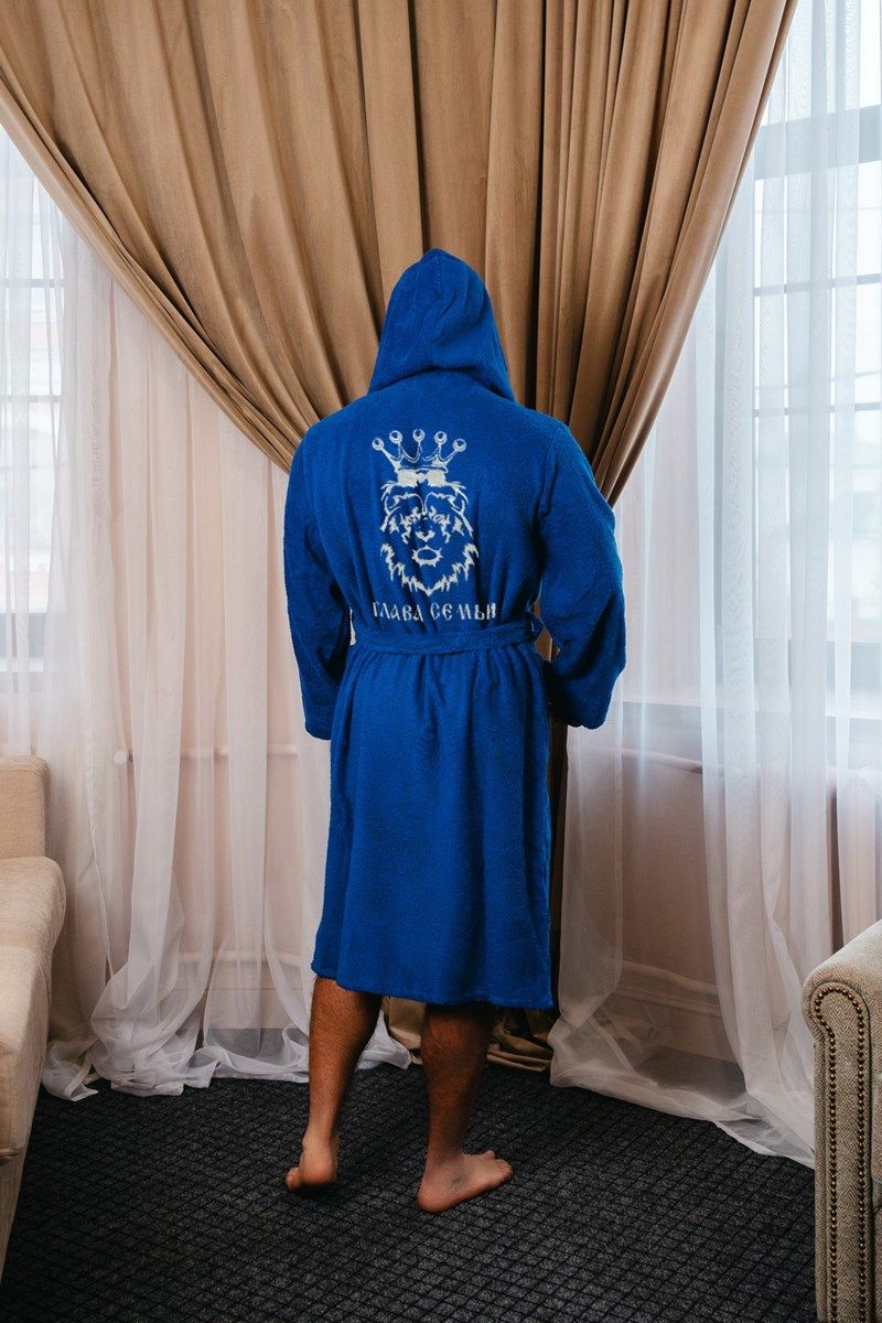 снимок Халат махровый с капюшоном, васильковый с вышивкой от магазина BIO-TEXTILES ОПТ